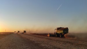 John Deere T660i «сдался» на СОЕ среди «ХЛОПКОВЫХ» зарослей - замена ремня по темноте!