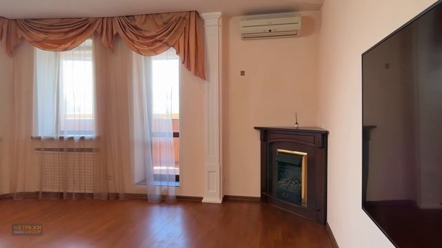 Продаётся четырёхкомнатная квартира с сауной на Школьной улице, 1