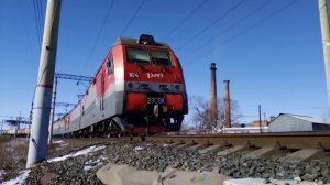 Электровозы 2ЭС5К-164/163 «Ермак» с грузовым поездом.
