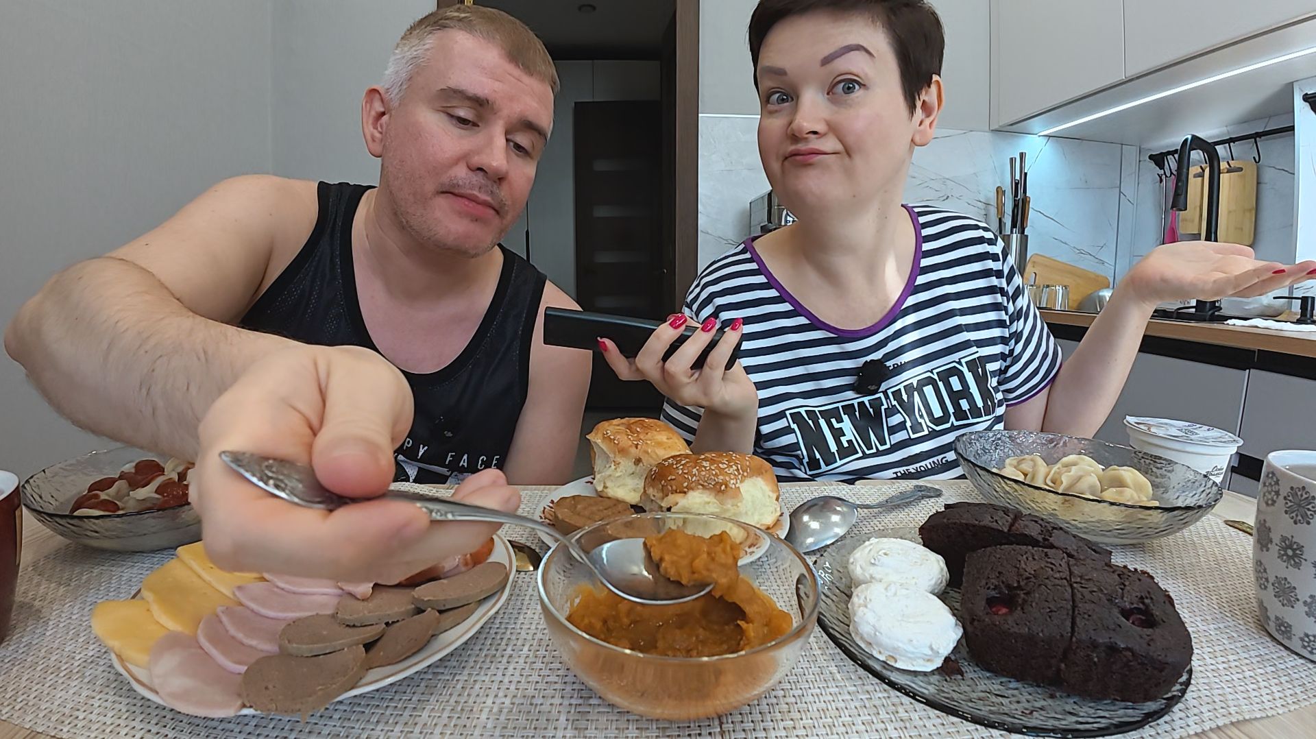Мукбанг Вован ОБЕСПОКОЕН моим ЗДОРОВЬЕМ! ОБМАН и МИСТИКА! Каждый ВЕРИТ в то что хочет! Семейный обед смотреть онлайн