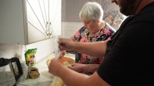 Помогаю маме готовить замечательную картофельную запеканку ПОДВАЛ ИЛЬИЧА