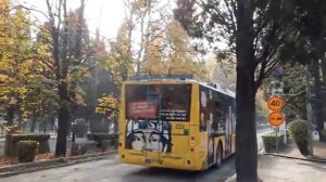 Троллейбус Богдан Т60111 следует по маршруту номер 3