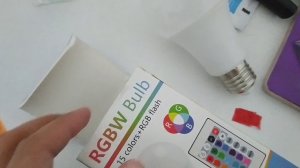 лампочка которая меняет цвет  из Алика