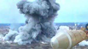 Удар бомбы ФАБ-3000 в здание армии Украины. Съемка дрона