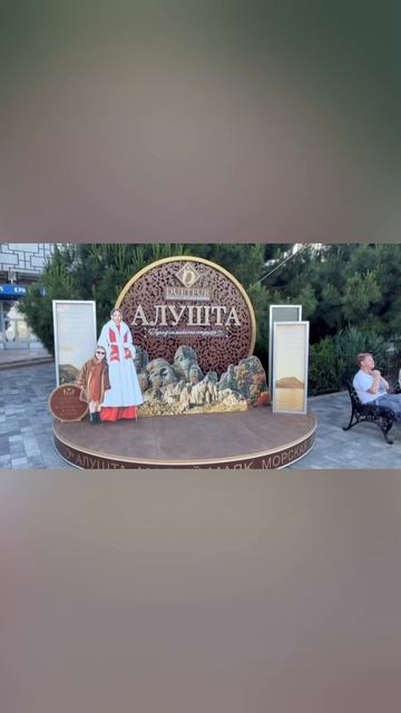 Крым сейчас — именно то, что нужно. Бесконечное небо, тепло и свобода💙