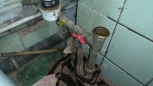 Убираем полотенцесушитель, соединяем стояк на прямую, наглухо, без  «американок»