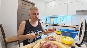 ОБЛИЗАЛ мясо и устроил СКАНДАЛ! Вован опять ИСТЕРИТ из за сушилки! ОДИН отдувается, готовит ШАШЛЫК!