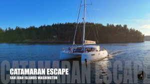 Катамаран Escape покидает гавань Фрайдей-Харбор и выходит в живописные воды архипелага Сан-Хуан