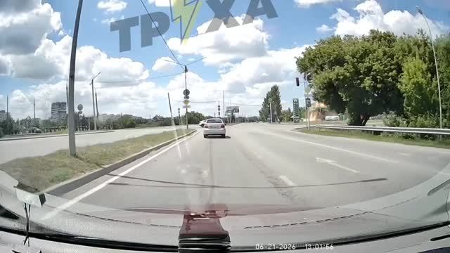 Прямое попадание гераньки по АЗС в Запорожье смотреть онлайн