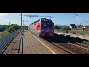 Электровозы 3ЭС5К-1345 и 3ЭС5К-1359 «Ермак» с грузовыми поездами следуют через о.п.Совхозная.