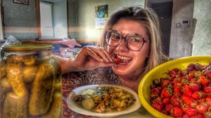 МУКБАНГ НОРМАЛЬНАЯ РУССКАЯ ЕДА КАРТОШЕЧКА ОГУРЕЦЫ КЛУБНИЧКА