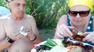 МУКБЯНК НА ПРИРОДЕ🥓🍎🥒🌶