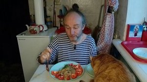 Обед с котями. Японцам стирают память. Про сахзам. Мукбанг. Обжор. Еда на камеру. Диета. Шизофрения.