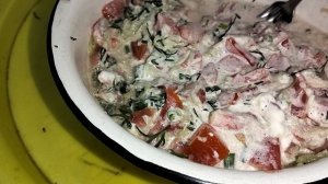 Мукбанг салат из огурцов и помидоров с зеленью