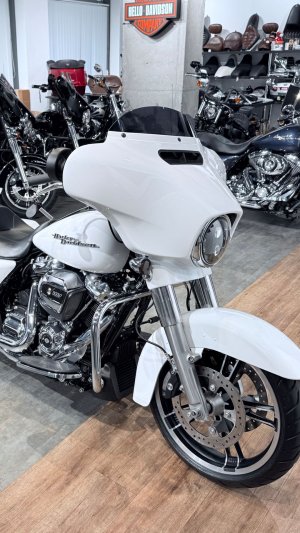 2017 HD Street Glide 107 ABS Crushed Ice Pearl 8K (VIN 5HD***4788)
