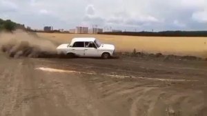 Жигули дрифтит под жёсткую музыку