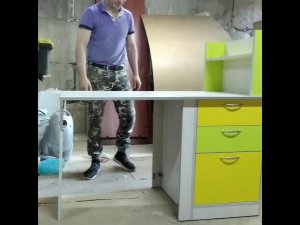 Столик для маникюра.