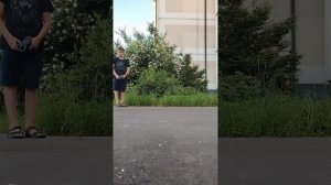 битва самолётика с машиной на пульте управления