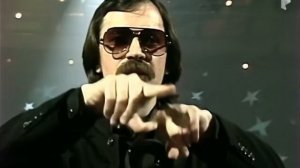 «КТО ОН НА САМОМ ДЕЛЕ: КОСМИЧЕСКИЙ РОМАНТИК ИЛИ ПРОСТО АКТЕР В ШЛЯПЕ?»