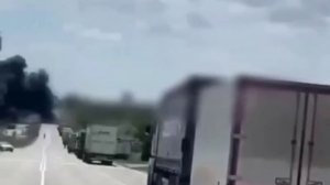 ❗️Враг снова атакует трассу из Ростова в Крым в районе Мариуполя.Атаки ведутся на фуры и бензовозы