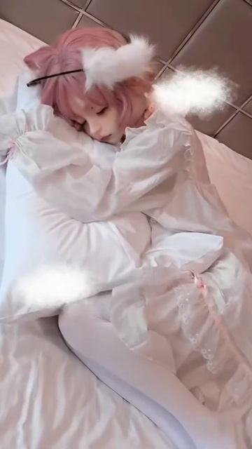Кигуруми-куколка сладко спит в своей постельке.:3 #cosplay #kigurumi #kigurumidoll #Kigurumimask смотреть онлайн