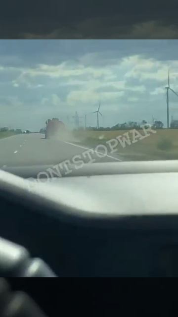 Бензовоз мастерски увернулся от летящего в лоб укродрона