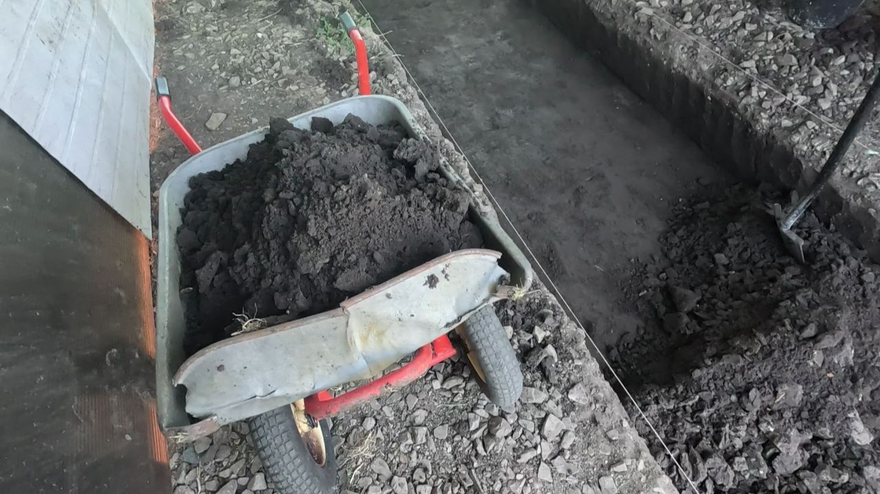 Копаю смотровую яму в гараже. Часть 1 . Начало .