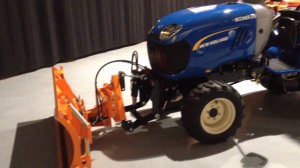 Kompakttraktor New Holland Boomer 25, ohne Kabine, Schild Matev 2014