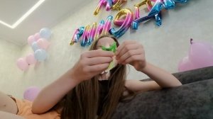 Пробую конфеты