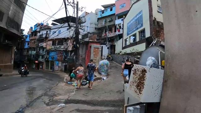 🇧🇷 ОПАСНАЯ ФАВЕЛА РИО-ДЕ-ЖАНЕЙРО, БРАЗИЛИЯ - Раффаэль (720p) смотреть онлайн