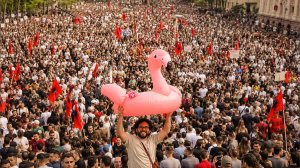 Албания взорвалась массовыми протестами: 100 тысяч человек вышли против власти