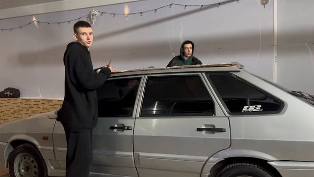 ВАЛИМ МУЗЛО ПО ГОРОДУ С ЕЛКОЙ НА КРЫШЕ! РЕАКЦИИ ЛЮДЕЙ НА ГРОМКУЮ НОВОГОДНЮЮ 2114! смотреть онлайн
