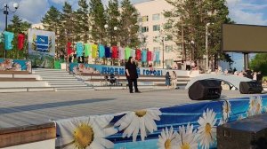 Выкинуть хлам из дома и старых позвать друзей