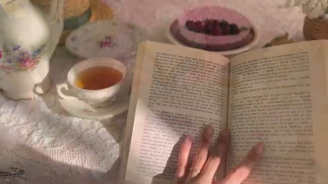 Лето начинается с неспешной жизни в сельской местности и выпечки чизкейка смотреть онлайн