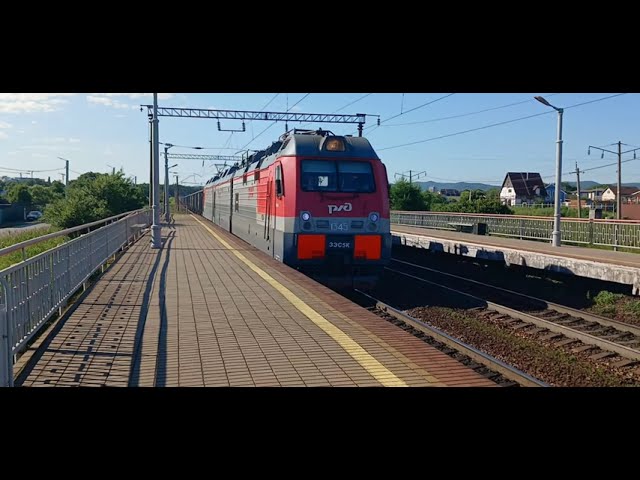 Электровозы 3ЭС5К-1345 и 3ЭС5К-1359 "Ермак" с грузовыми поездами следуют через о.п.Совхозная. смотреть онлайн