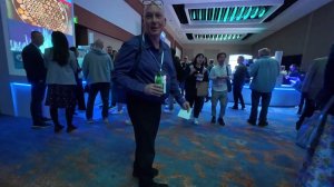КАК ВЫЖИВАЮТ РУССКОЯЗЫЧНЫЕ НА ЗАГНИВАЮЩЕМ ЗАПАДЕ: реклама ...  вечер с ужином и подарками для ученых