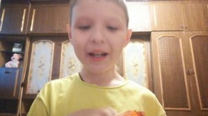 я хаваю чипсы