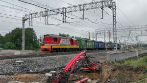 «Перестройка» Тепловоз «Чмуха» ЧМЭ3-5039 с грузовым поездом на ст.Волковская, июнь 2026 года