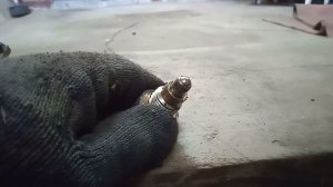 Проще некуда. Датчик заднего хода.