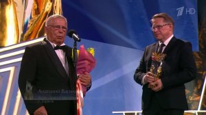 Михаил Мурашко наградил премией «Призвание» одного из старейших врачей России - хирурга Анатолия ...