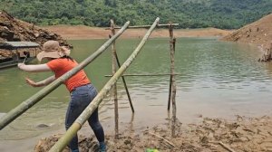 🔥 Beautiful Village Girl Builds an Amazing Water Wheel Fish Trap | Huge Carp & Tilapia Catch!
