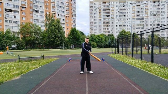 Разминка с атлетической булавой весом 2.1 кг