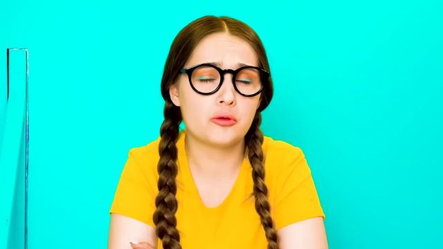 Секретный Домик Под Кроватью # Богатая vs Бедная Смешные Моменты от Fun Challenge смотреть онлайн