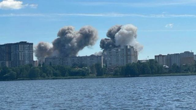 ‼️🇷🇺🏴☠Взрывы в Воронеже, поднимаются клубы дыма,на Саратов летят ракеты,Storm Shadow, смотреть онлайн