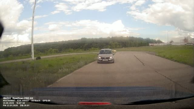 АСК Вираж 20.06.2026. Попытка уехать от заряженной Гранты. Съемка с камеры заднего вида смотреть онлайн