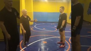От удара ногой.  Встречная атака