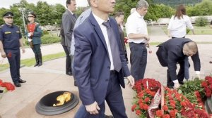Возложение цветов к Мемориалу Славы во Владикавказе