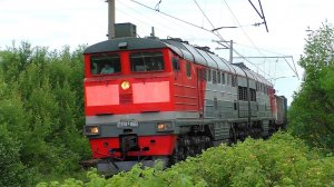 2ТЭ116К-1355 с небольшим грузовым поездом и приветливой бригадой
