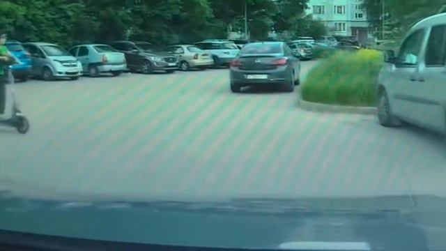 На этот раз пацанчику повезло =) смотреть онлайн