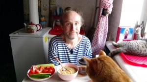 Обед с котями. Воспоминания о моём погибшем друге. Мукбанг. Обжор. Еда на камеру. Диета. Шизофрения.